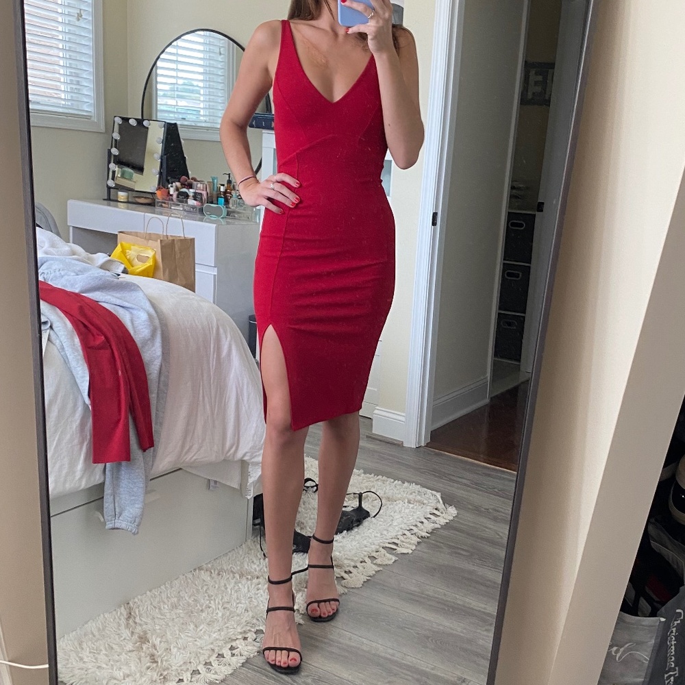NEW W/ TAGS Lulus “Iconic Moment Red Bodycon Midi Dress” – Red; Size S